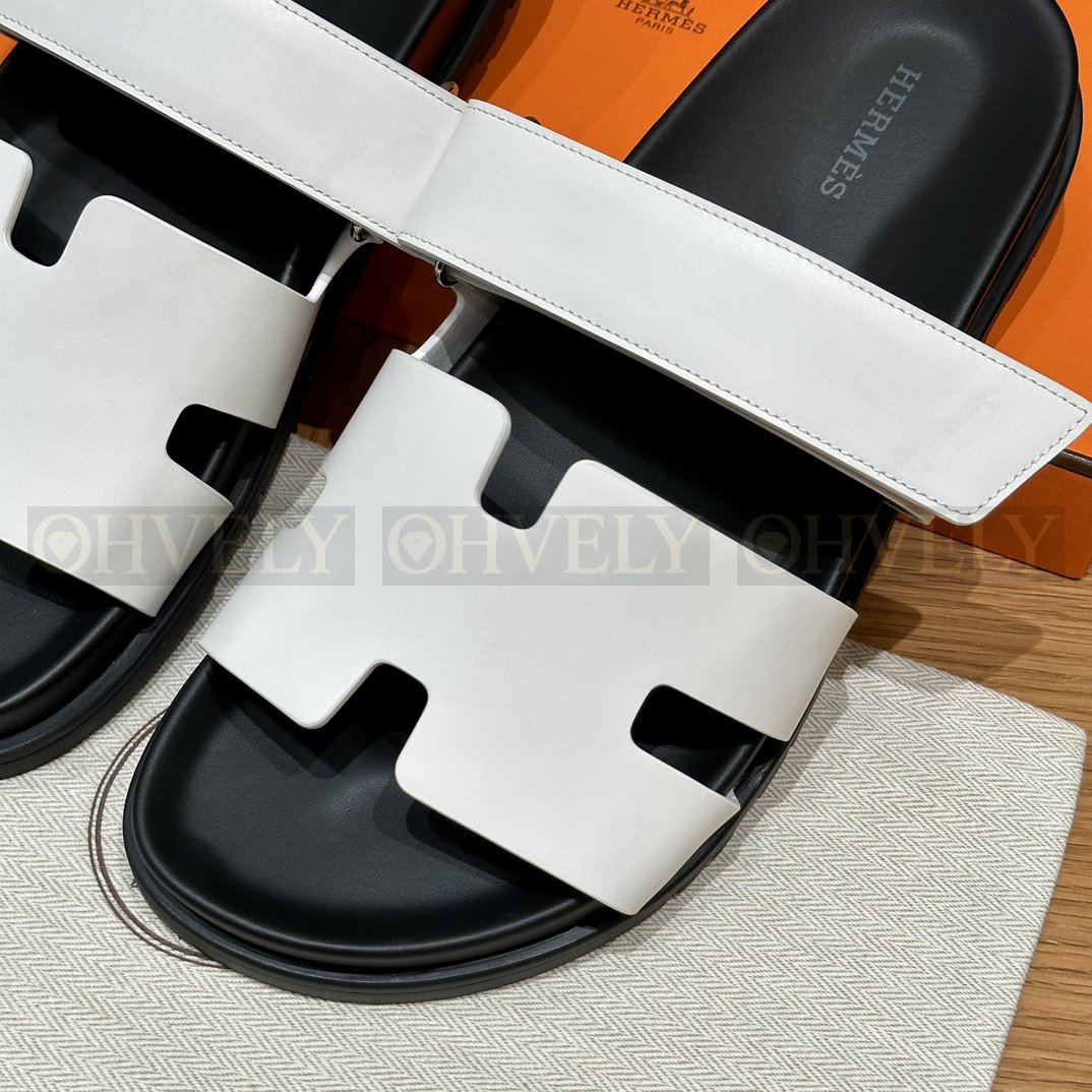 HERMÈS 에르메스 칩레 샌들 박스 카프스킨 & 블랙 로버 솔 (Blanc) 상품 썸네일