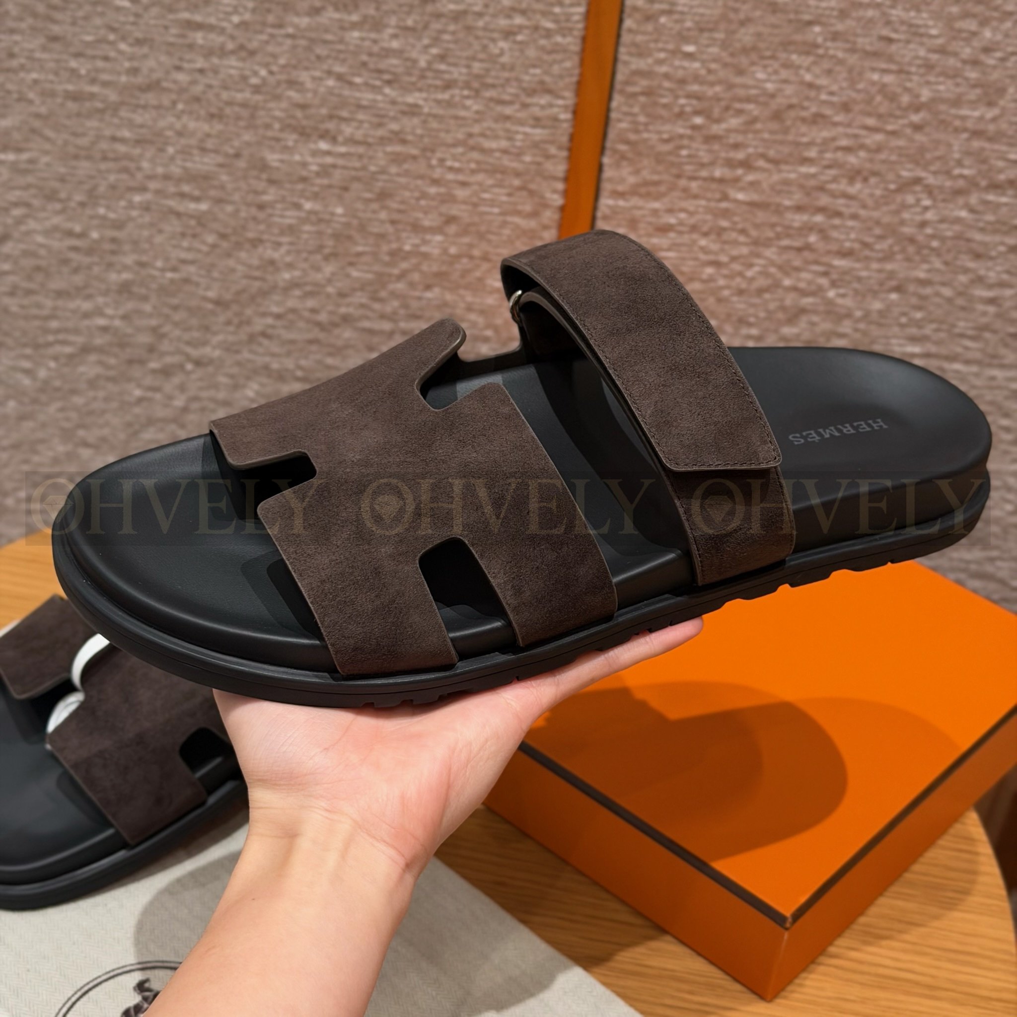 HERMÈS 에르메스 치프레 샌들 샤무아 카프스킨 & 블랙 로버 솔 (Ebène) 상품 썸네일