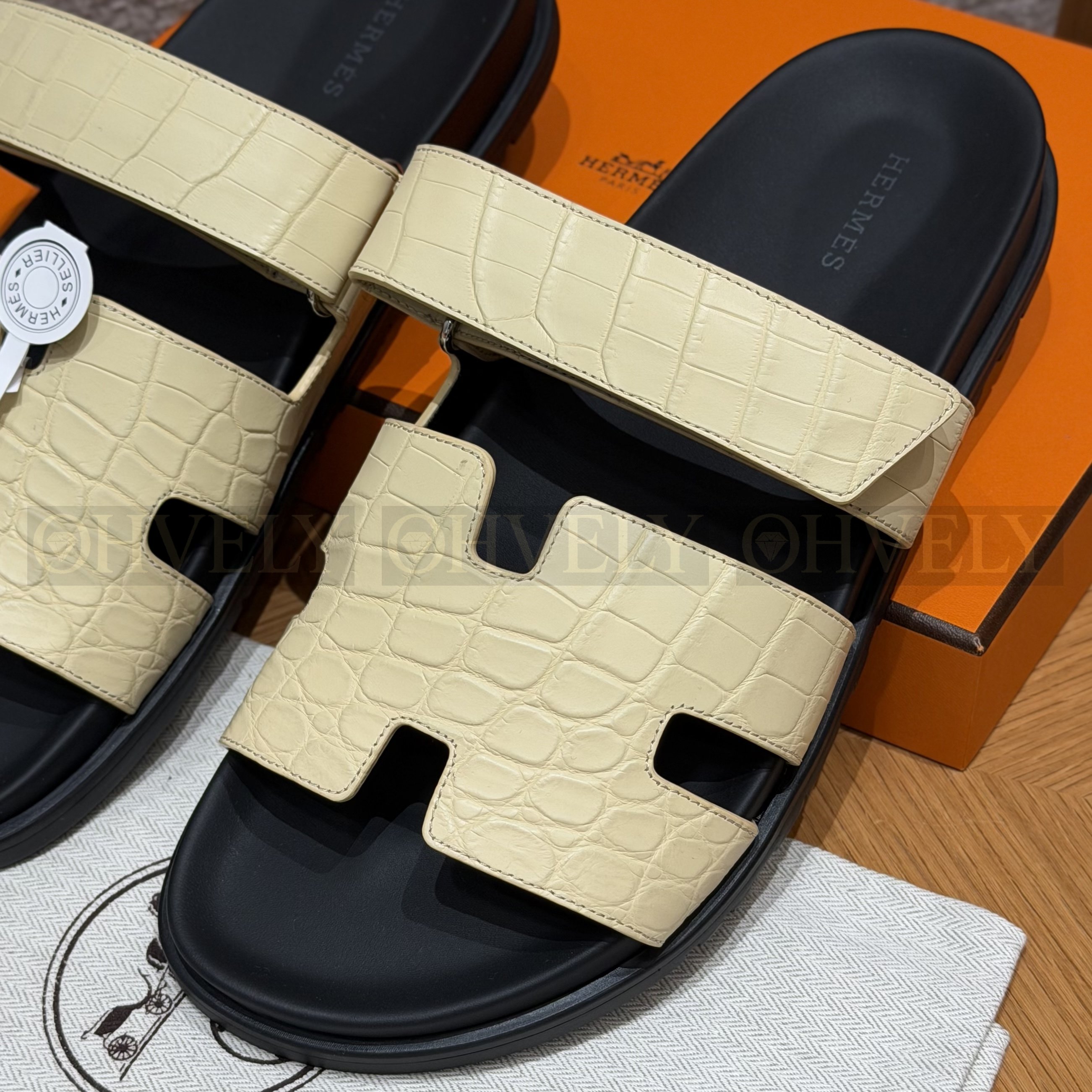 HERMÈS 에르메스 치프레 샌들 매트 엘리게이터 & 블랙 로버 솔 (Jaune de Naples) 상품 썸네일