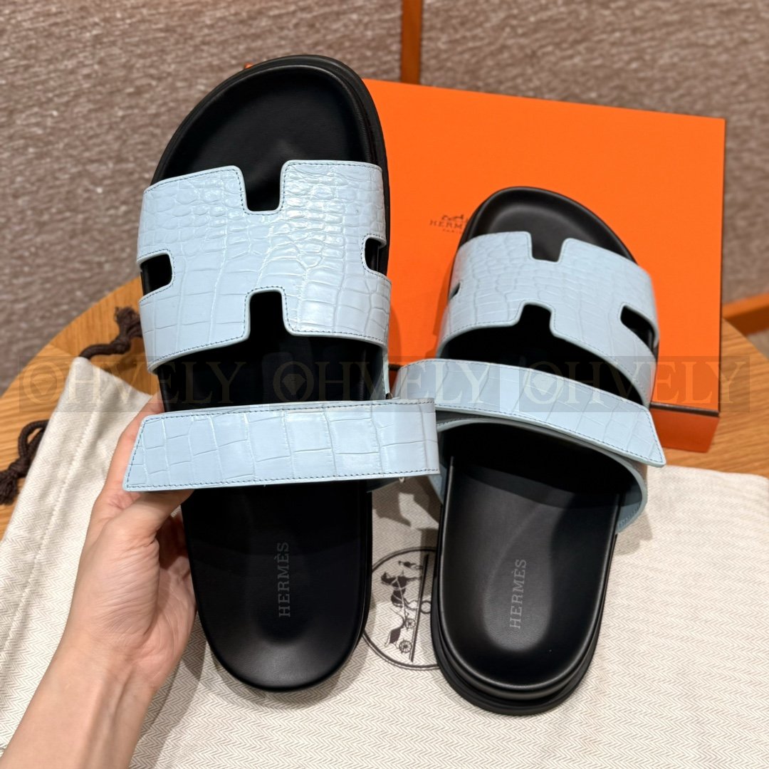 HERMÈS 에르메스 치프레 샌들 매트 엘리게이터 & 블랙 로버 솔 (Blue pale) 상품 썸네일