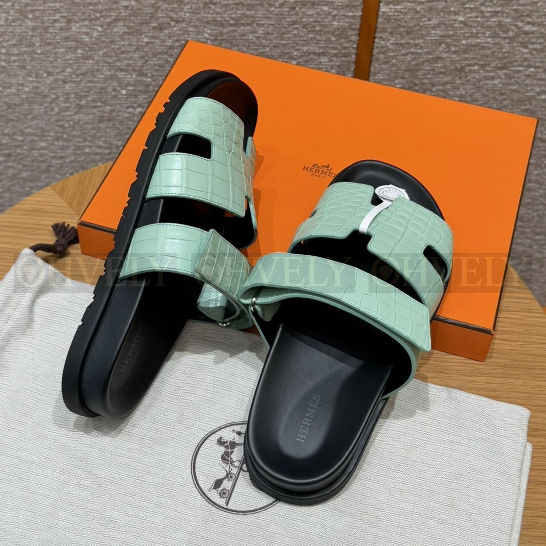 HERMÈS 에르메스 치프레 샌들 매트 엘리게이터 & 블랙 로버 솔 (Menthe) 상품 썸네일