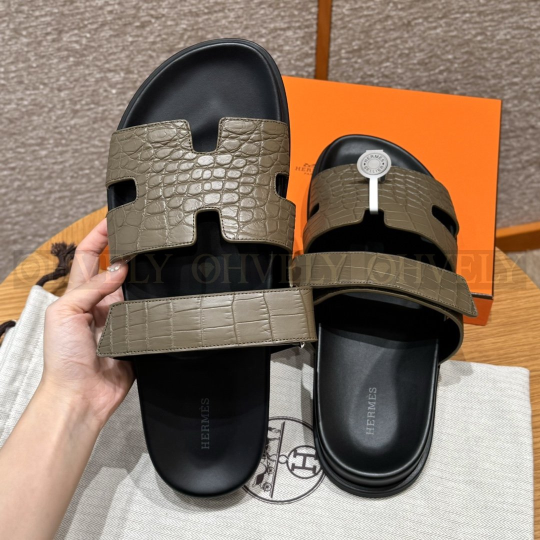 HERMÈS 에르메스 치프레 샌들 매트 엘리게이터 & 블랙 로버 솔 (Etoupe) 상품 썸네일