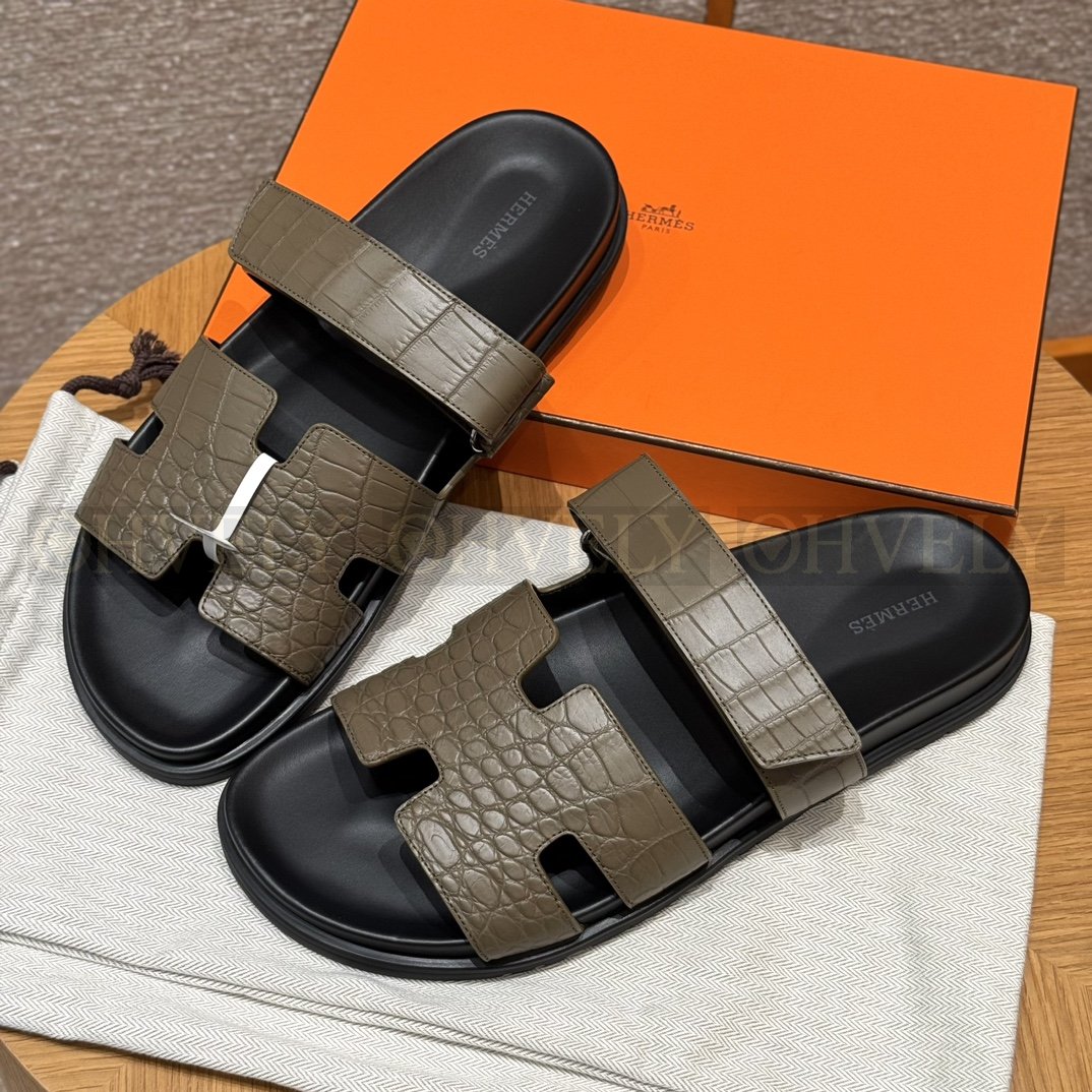HERMÈS 에르메스 치프레 샌들 매트 엘리게이터 & 블랙 로버 솔 (Etoupe) 상품 썸네일