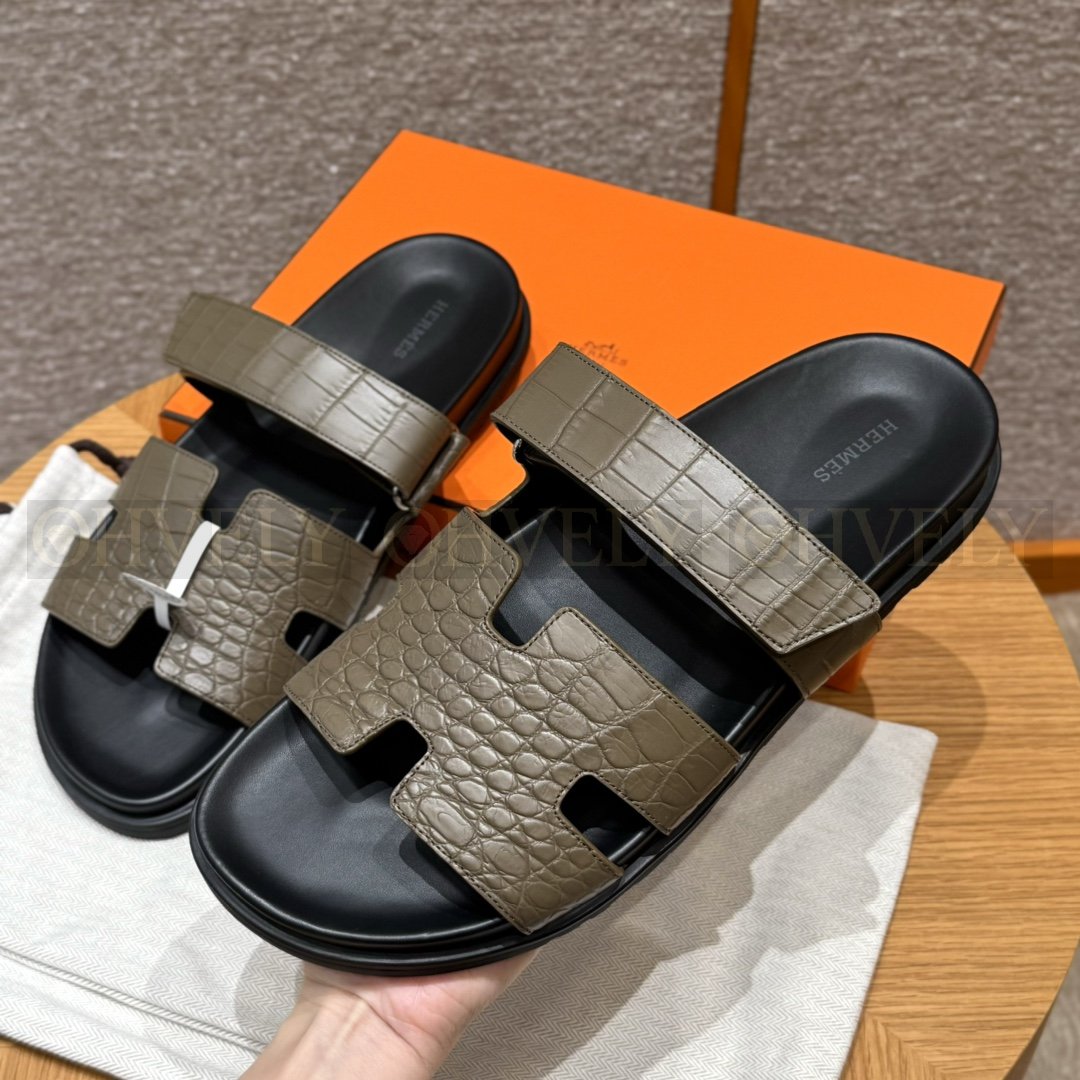 HERMÈS 에르메스 치프레 샌들 매트 엘리게이터 & 블랙 로버 솔 (Etoupe) 상품 썸네일