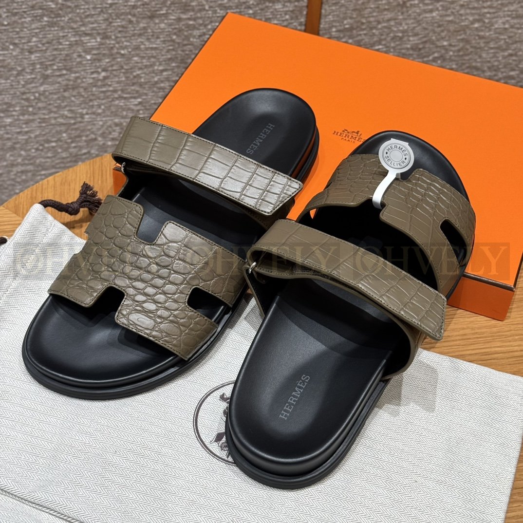 HERMÈS 에르메스 치프레 샌들 매트 엘리게이터 & 블랙 로버 솔 (Etoupe) 상품 썸네일
