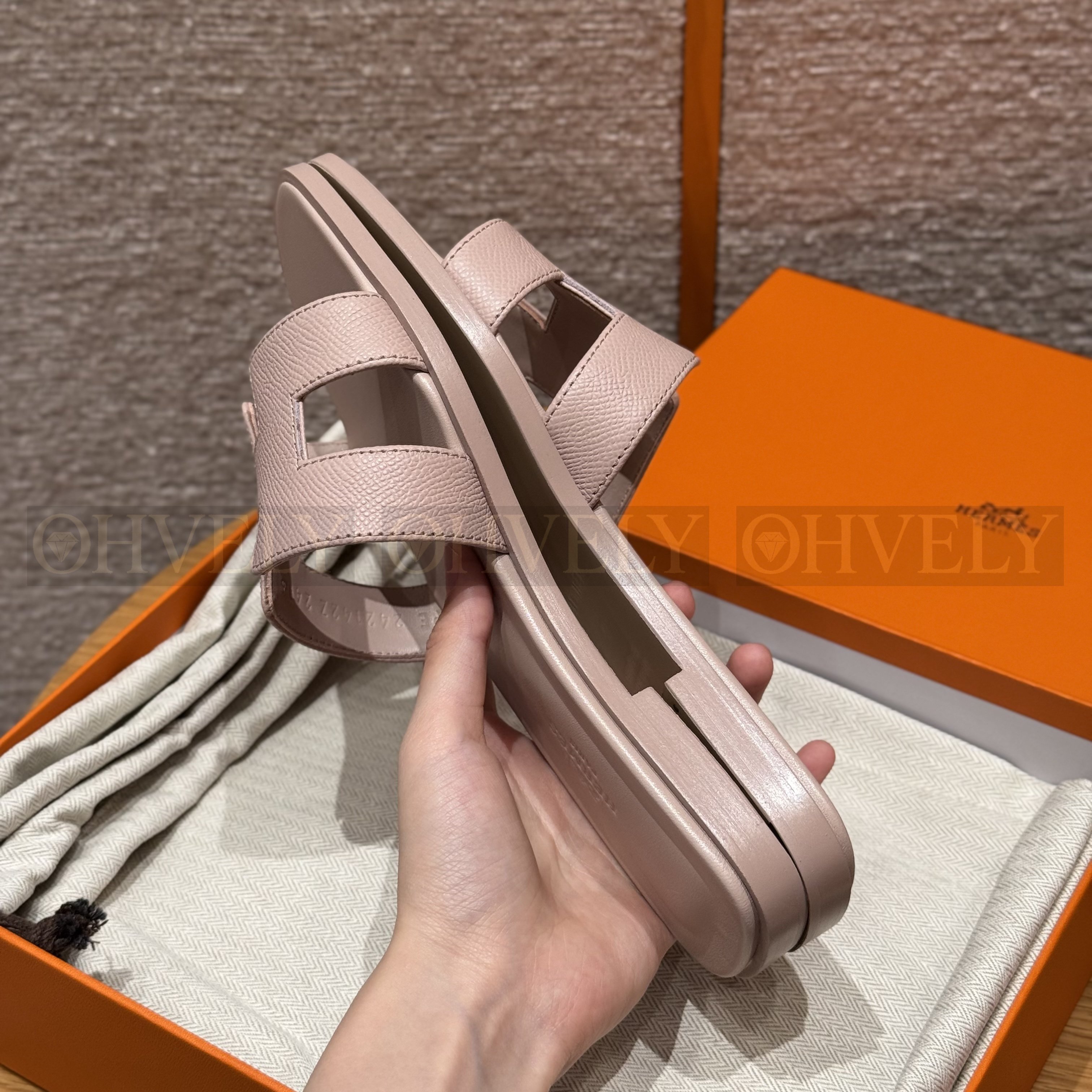 HERMÈS 에르메스 오란 샌들 엡송 카프스킨 (Rose Confetti) 상품 썸네일
