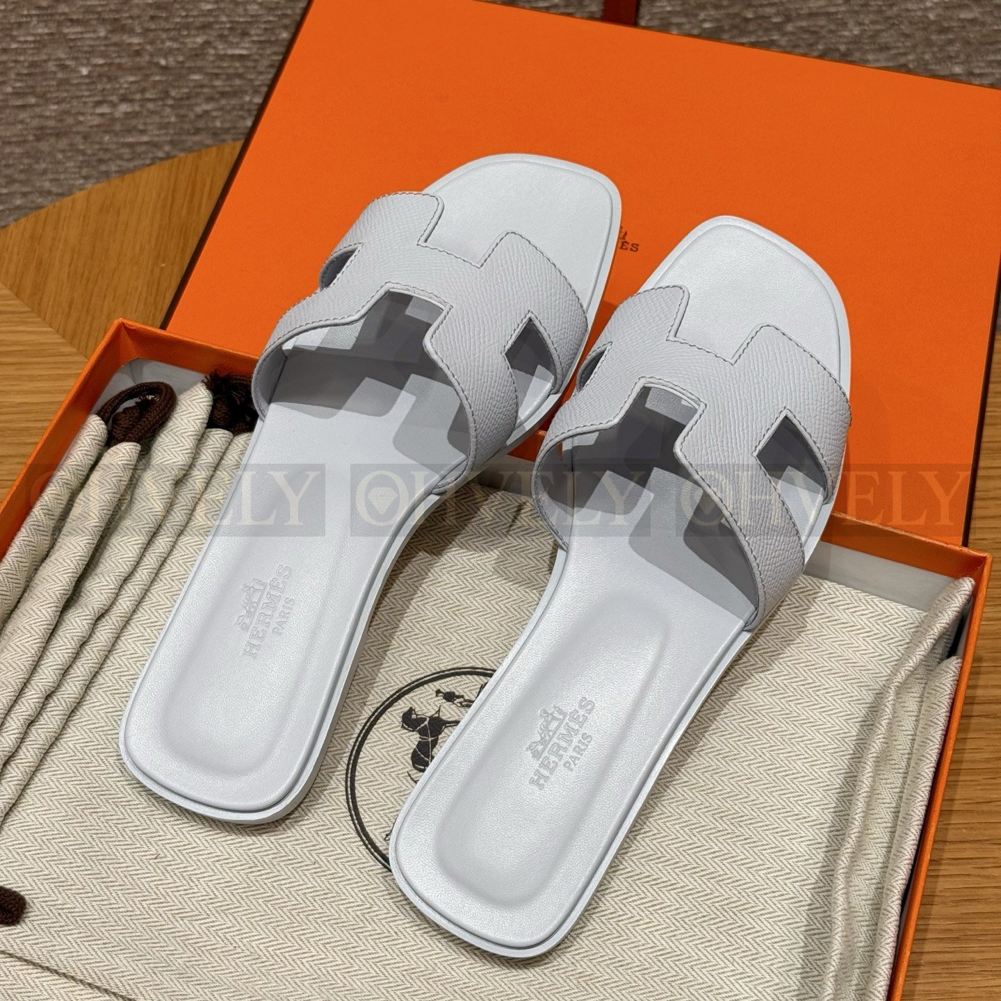 HERMÈS 에르메스 오란 샌들 엡송 카프스킨 (Blue Chacier) 상품 썸네일