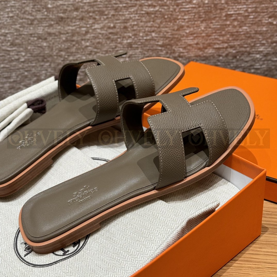 HERMÈS 에르메스 오란 샌들 엡송 카프스킨 (Etoupe) 상품 썸네일