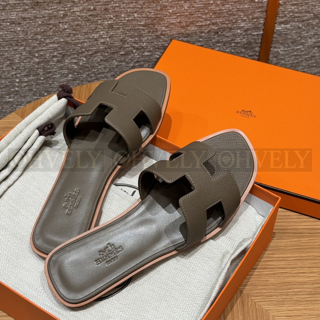 HERMÈS 에르메스 오란 샌들 엡송 카프스킨 (Etoupe) 상품 썸네일