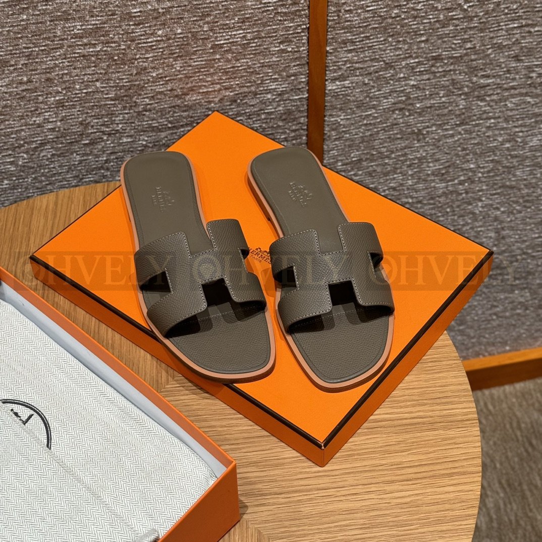 HERMÈS 에르메스 오란 샌들 엡송 카프스킨 (Etoupe) 상품 썸네일