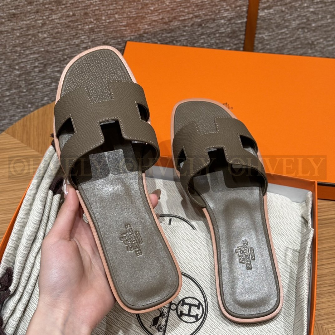 HERMÈS 에르메스 오란 샌들 엡송 카프스킨 (Etoupe) 상품 썸네일