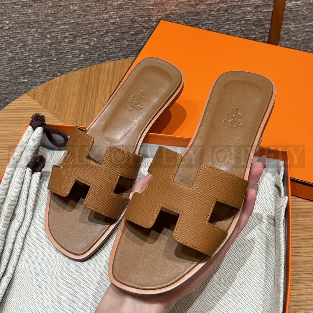 HERMÈS 에르메스 오란 샌들 엡송 카프스킨 (Gold) 상품 썸네일