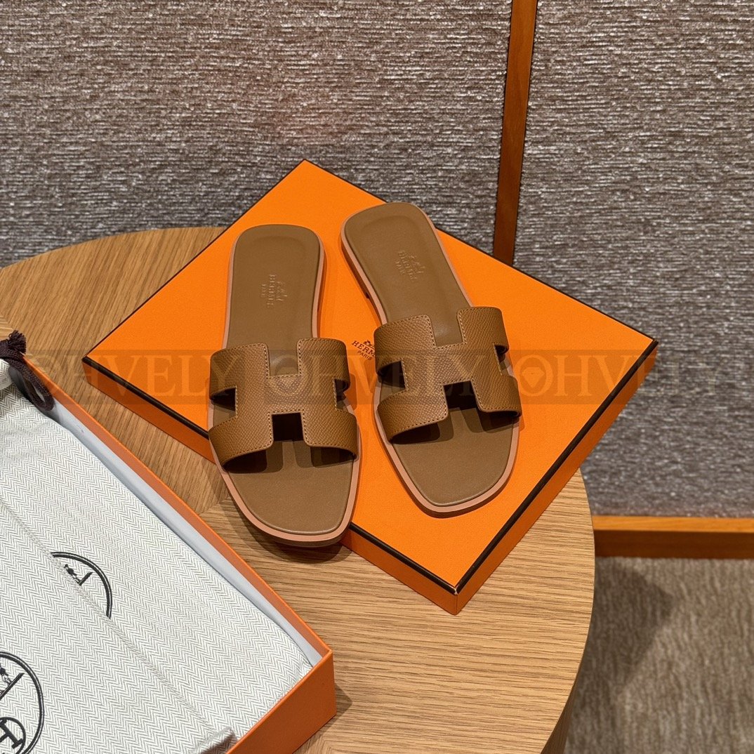 HERMÈS 에르메스 오란 샌들 엡송 카프스킨 (Gold) 상품 썸네일