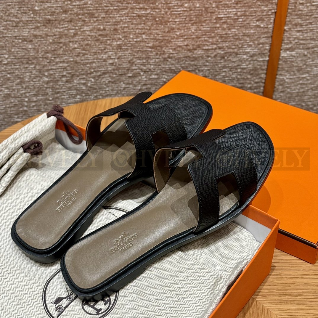 HERMÈS 에르메스 오란 샌들 엡송 카프스킨 (Black) 상품 썸네일