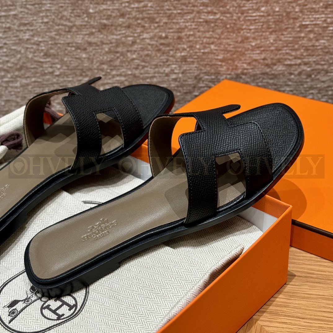 HERMÈS 에르메스 오란 샌들 엡송 카프스킨 (Black) 상품 썸네일