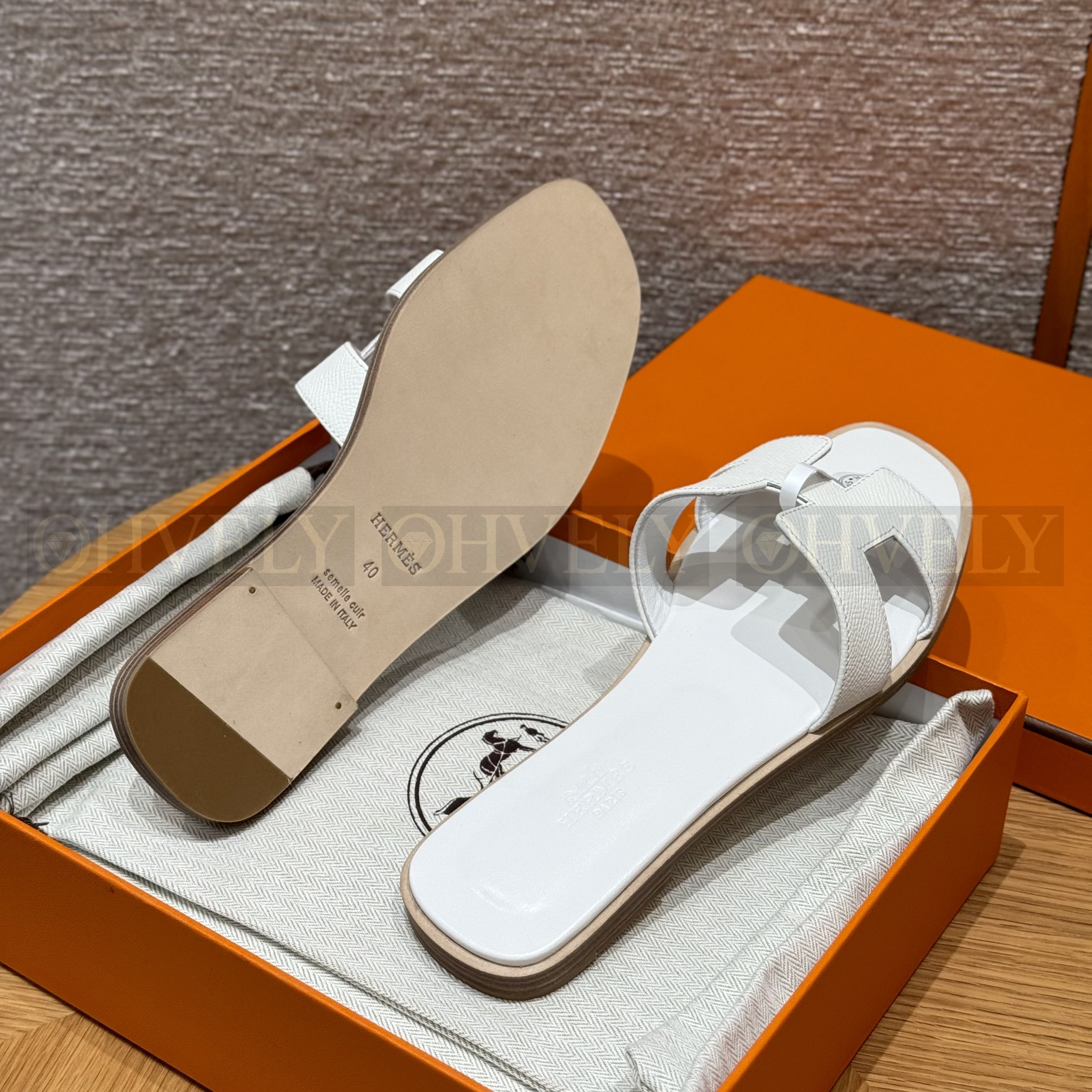 HERMÈS 에르메스 오란 샌들 엡송 카프스킨 (Blanc) 상품 썸네일