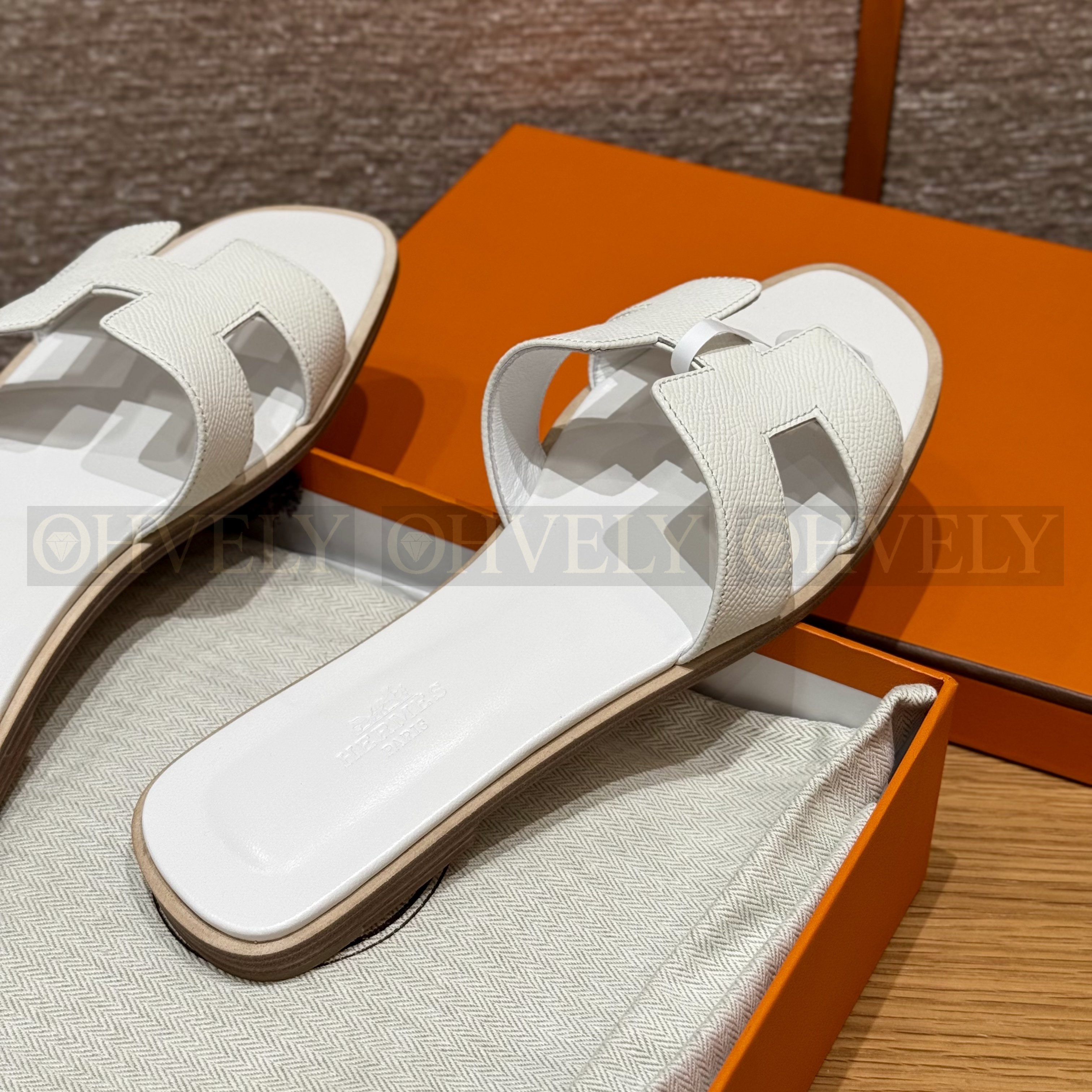 HERMÈS 에르메스 오란 샌들 엡송 카프스킨 (Blanc) 상품 썸네일
