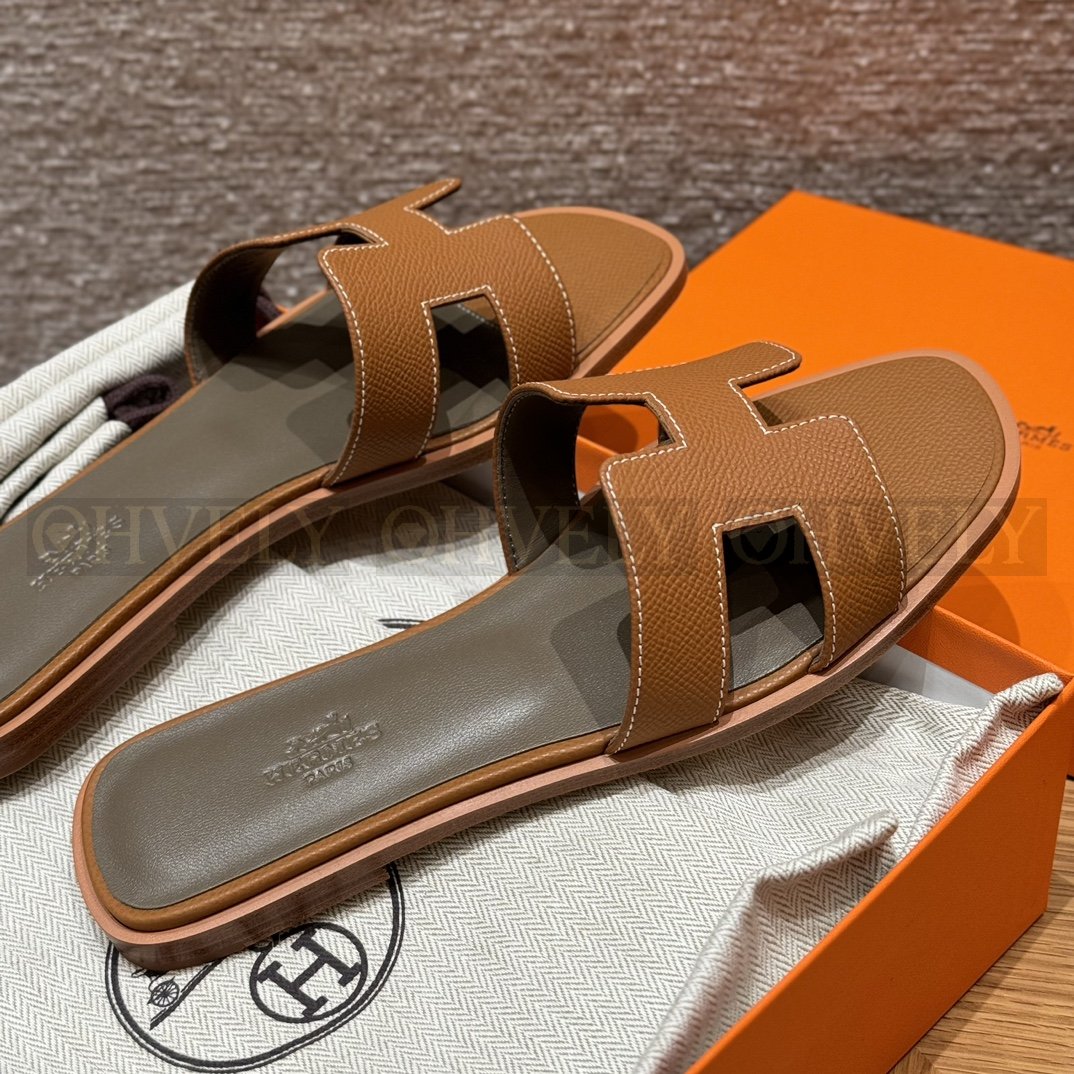 HERMÈS 에르메스 오란 샌들 엡송 카프스킨 (Gold) 상품 썸네일