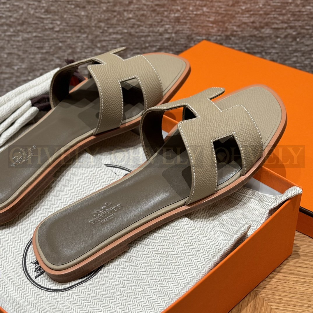 HERMÈS 에르메스 오란 샌들 엡송 카프스킨 (Trench) 상품 썸네일