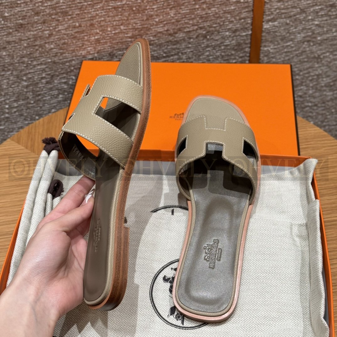 HERMÈS 에르메스 오란 샌들 엡송 카프스킨 (Trench) 상품 썸네일