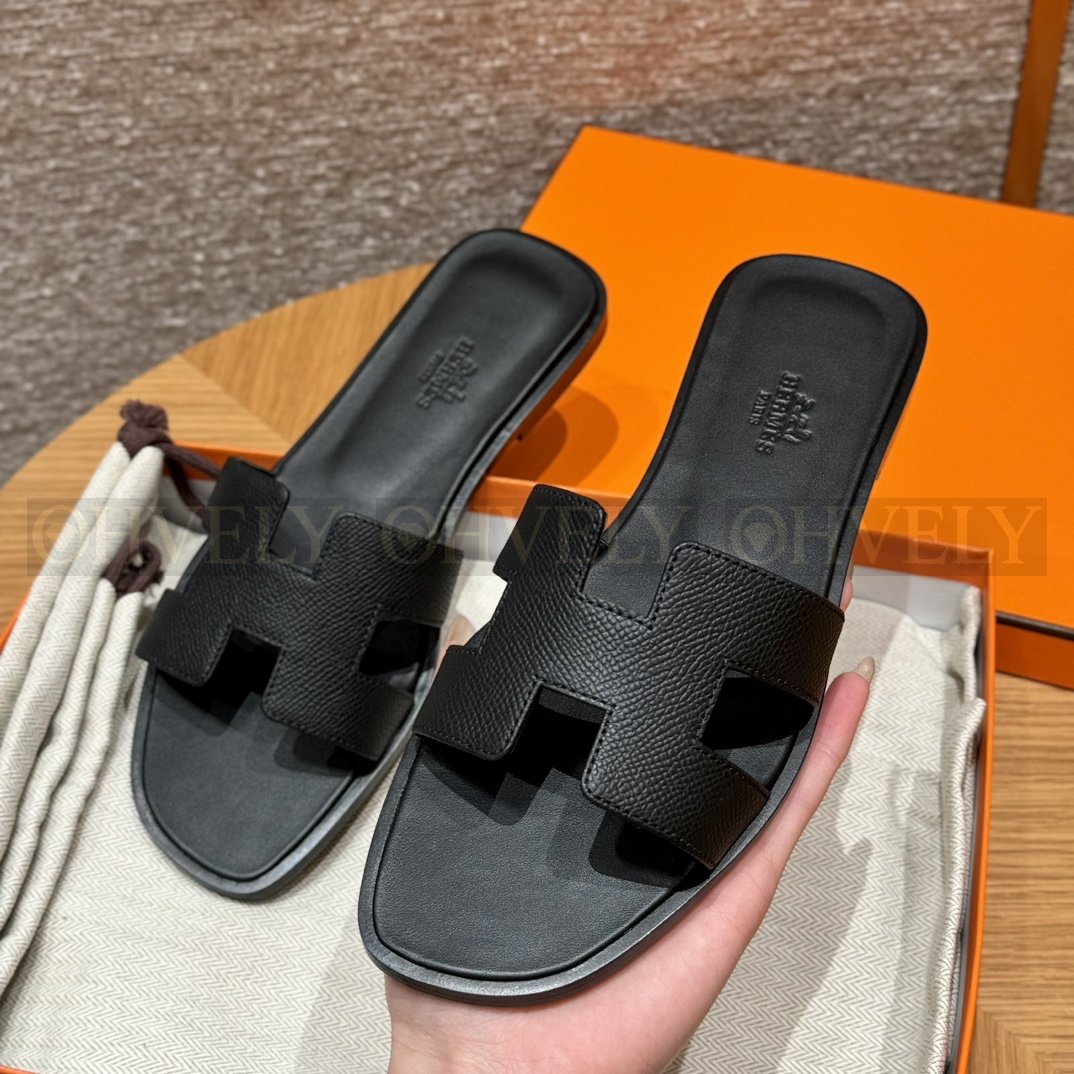HERMÈS 에르메스 오란 샌들 엡송 카프스킨 (Black) 상품 썸네일