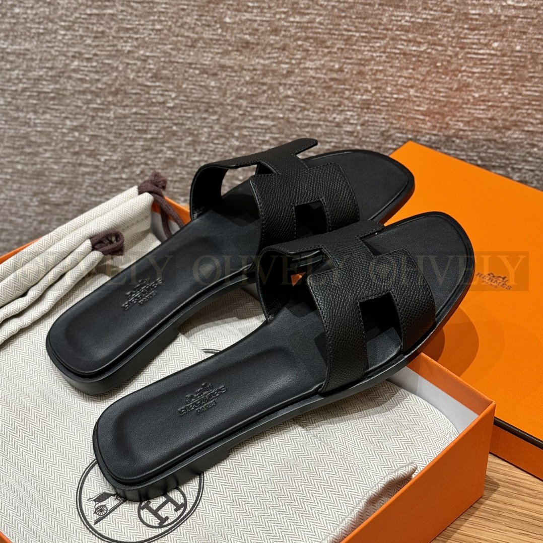 HERMÈS 에르메스 오란 샌들 엡송 카프스킨 (Black) 상품 썸네일