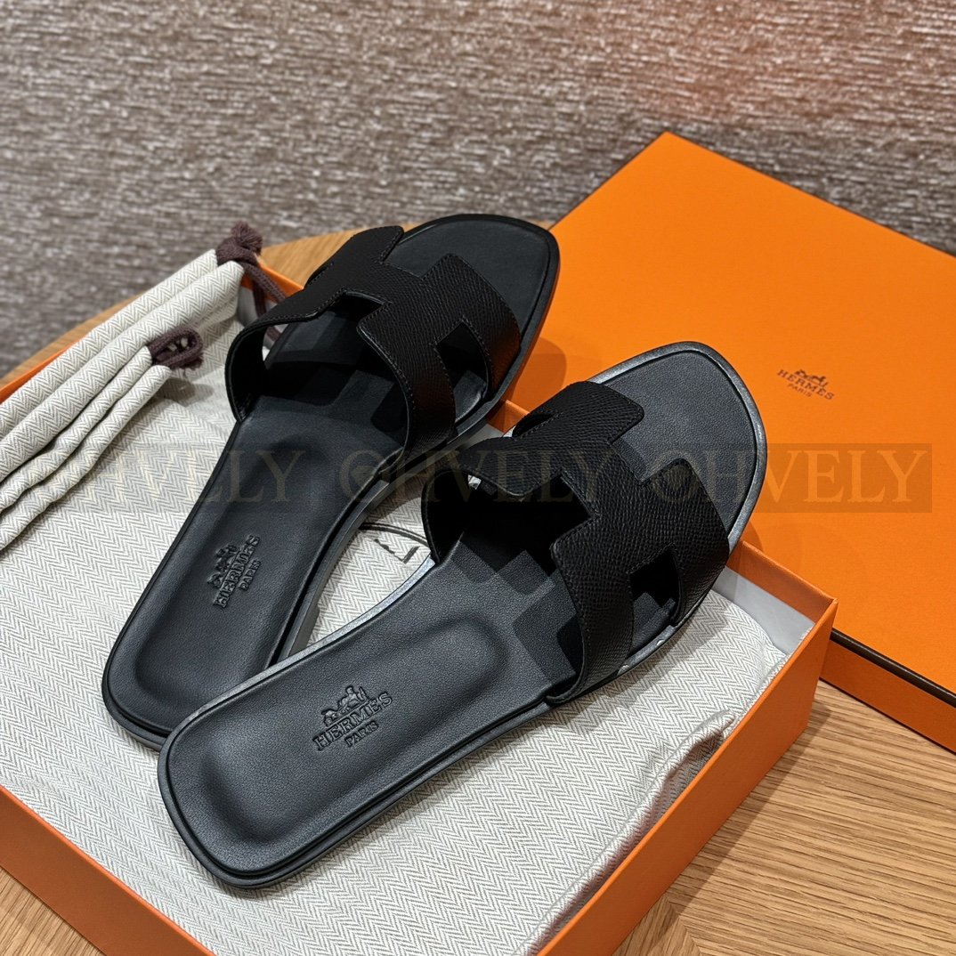 HERMÈS 에르메스 오란 샌들 엡송 카프스킨 (Black) 상품 썸네일
