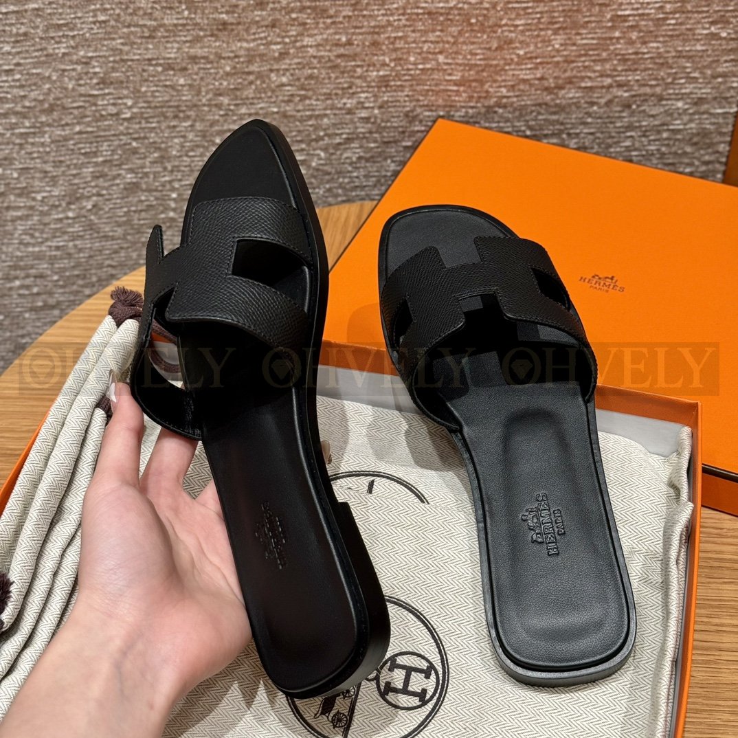 HERMÈS 에르메스 오란 샌들 엡송 카프스킨 (Black) 상품 썸네일