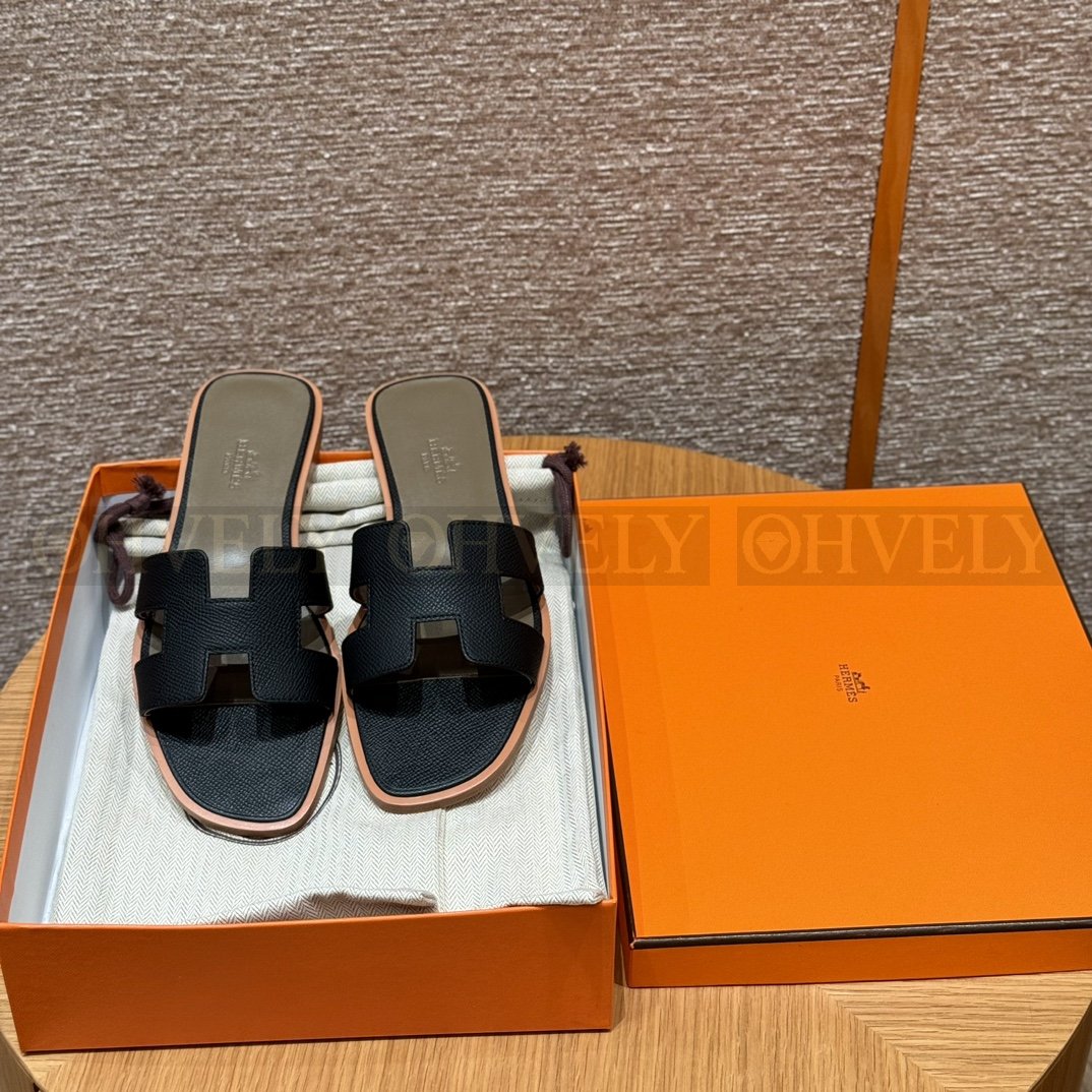 HERMÈS 에르메스 오란 샌들 엡송 카프스킨 (Black) 상품 썸네일