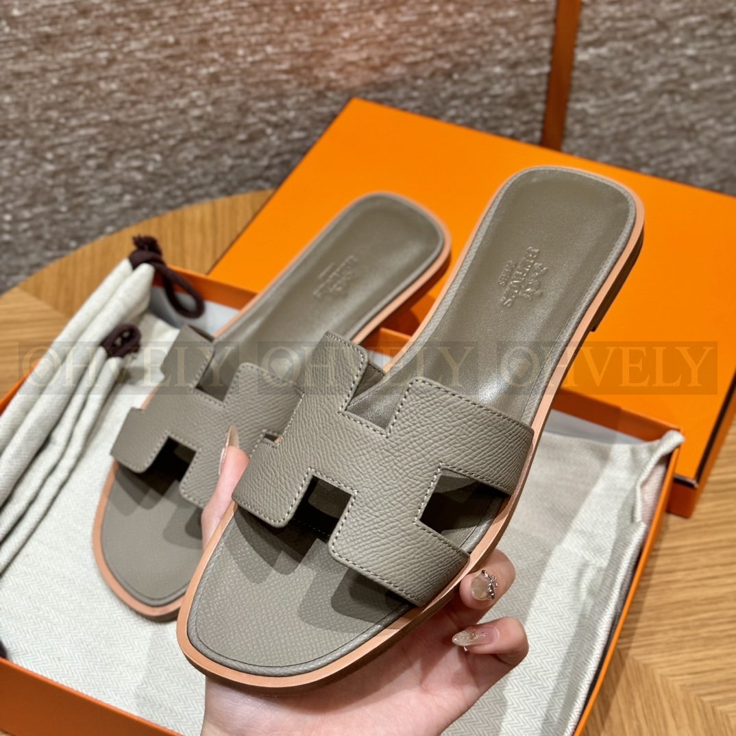 HERMÈS 에르메스 오란 샌들 엡송 카프스킨 (Gris Asphalte) 상품 썸네일