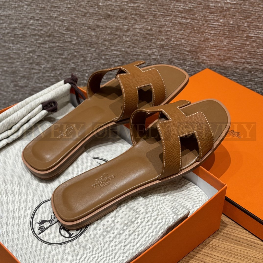 HERMÈS 에르메스 오란 샌들 엡송 카프스킨 (37/Gold) 상품 썸네일