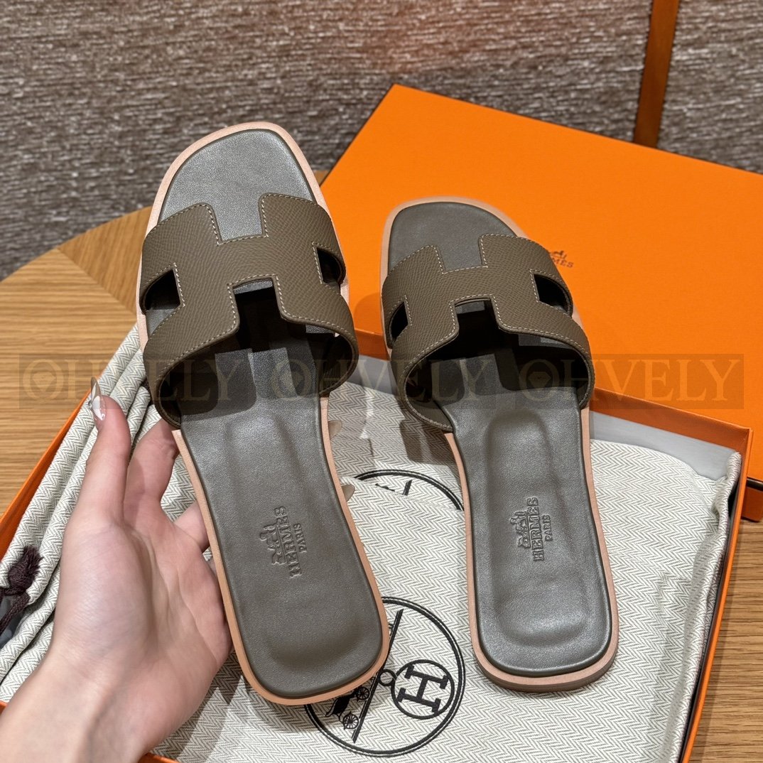 HERMÈS 에르메스 오란 샌들 엡송 카프스킨 (18/Etoupe) 상품 썸네일