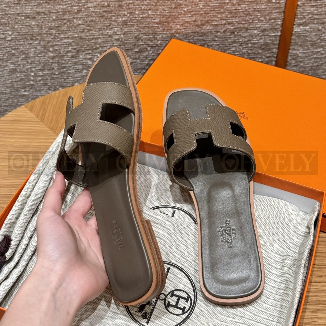 HERMÈS 에르메스 오란 샌들 엡송 카프스킨 (18/Etoupe) 상품 썸네일