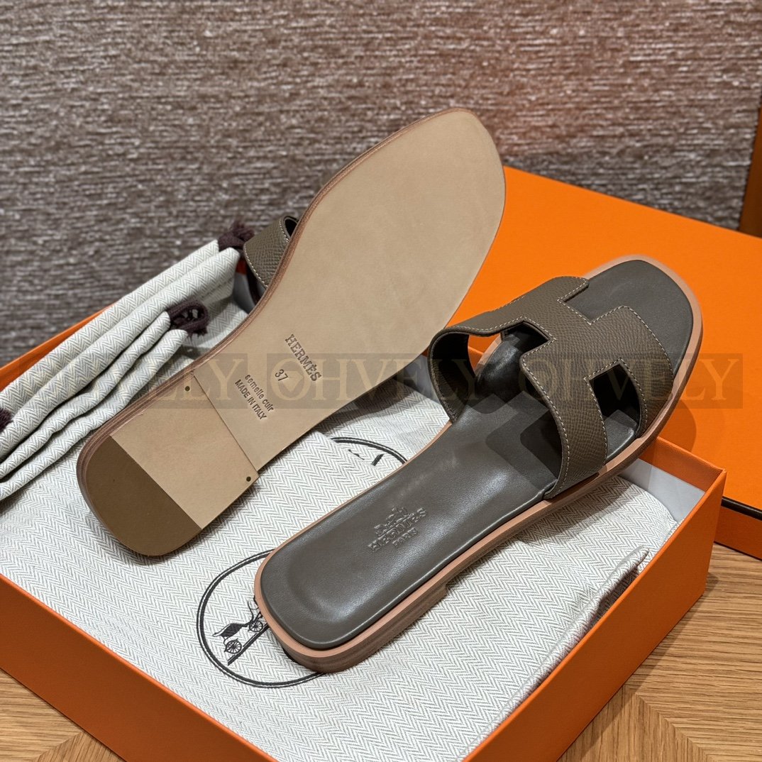 HERMÈS 에르메스 오란 샌들 엡송 카프스킨 (18/Etoupe) 상품 썸네일