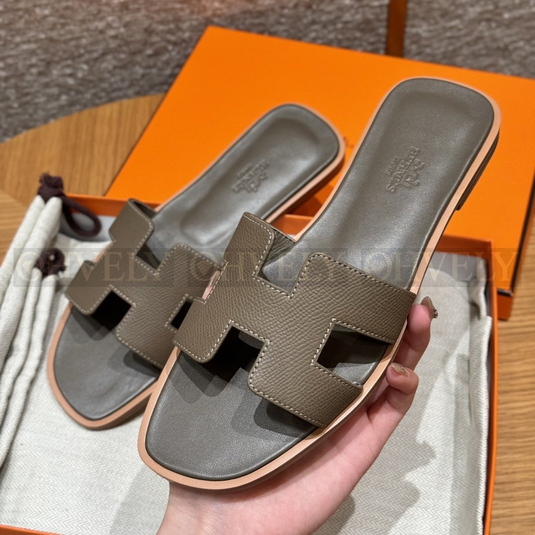 HERMÈS 에르메스 오란 샌들 엡송 카프스킨 (18/Etoupe) 상품 썸네일