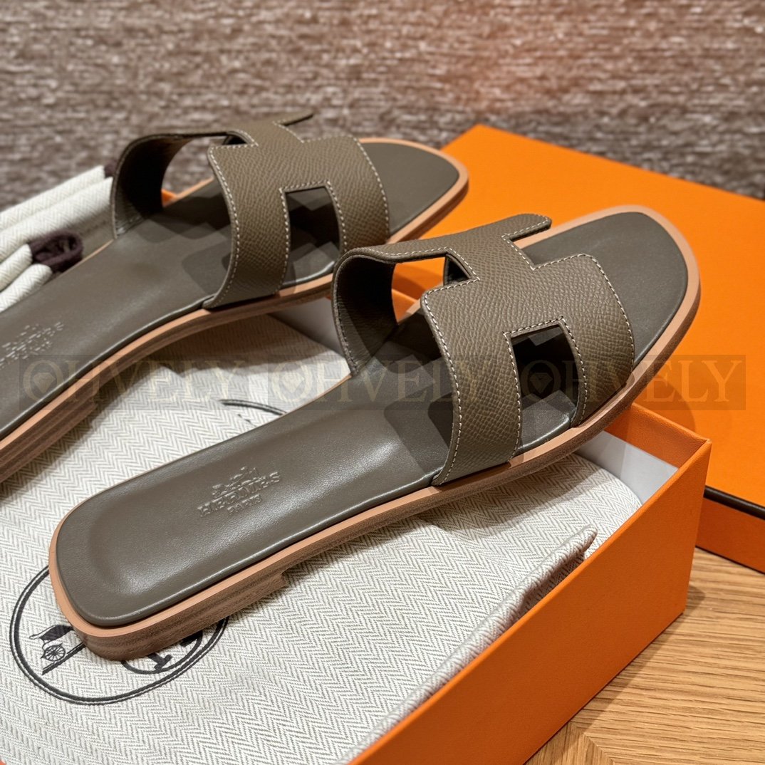 HERMÈS 에르메스 오란 샌들 엡송 카프스킨 (18/Etoupe) 상품 썸네일