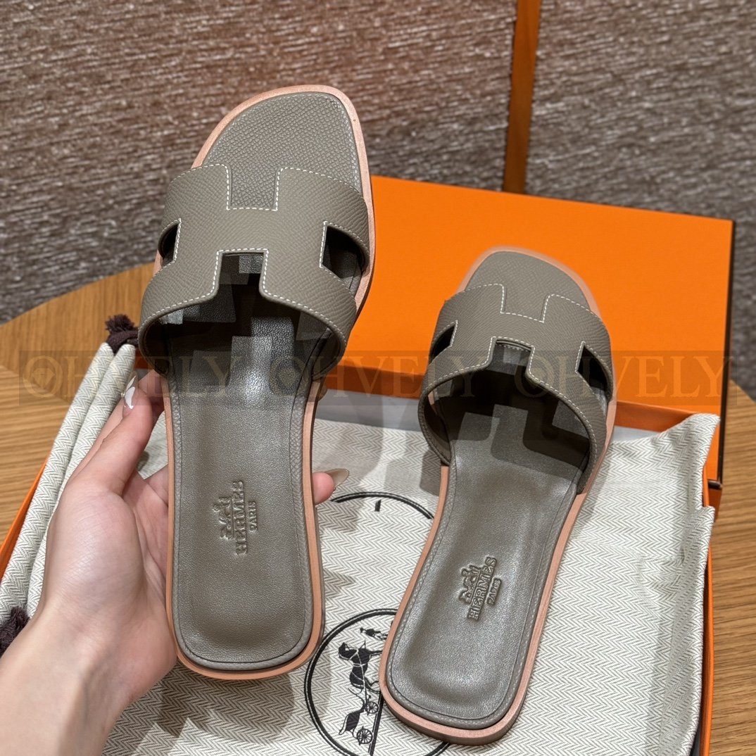 HERMÈS 에르메스 오란 샌들 엡송 카프스킨 (Gris Asphalte) 상품 썸네일
