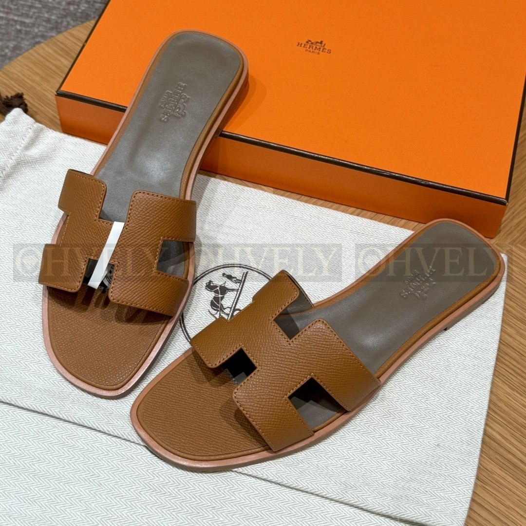 HERMÈS 에르메스 오란 샌들 엡송 카프스킨 (37/Gold) 상품 썸네일
