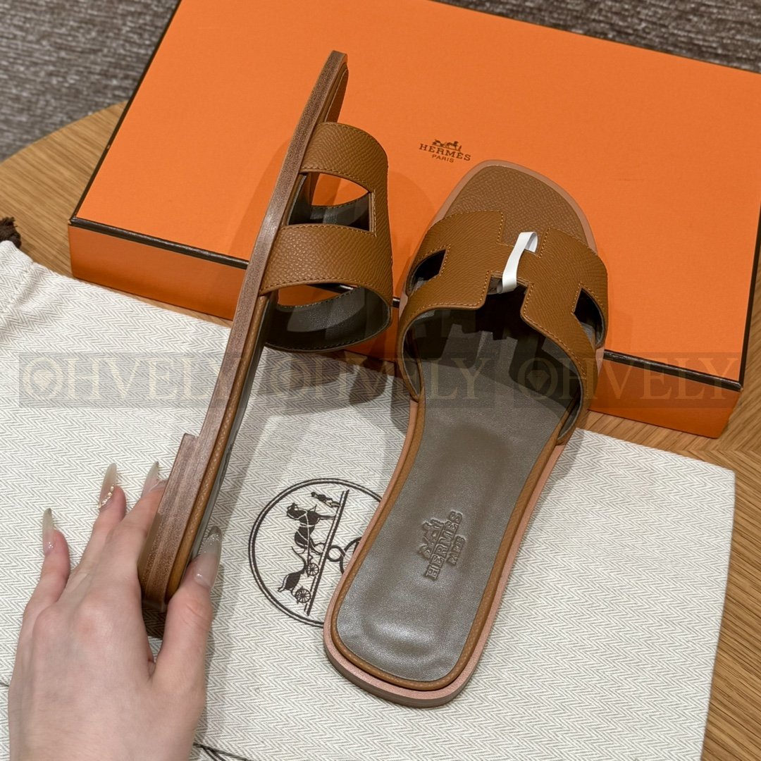 HERMÈS 에르메스 오란 샌들 엡송 카프스킨 (37/Gold) 상품 썸네일