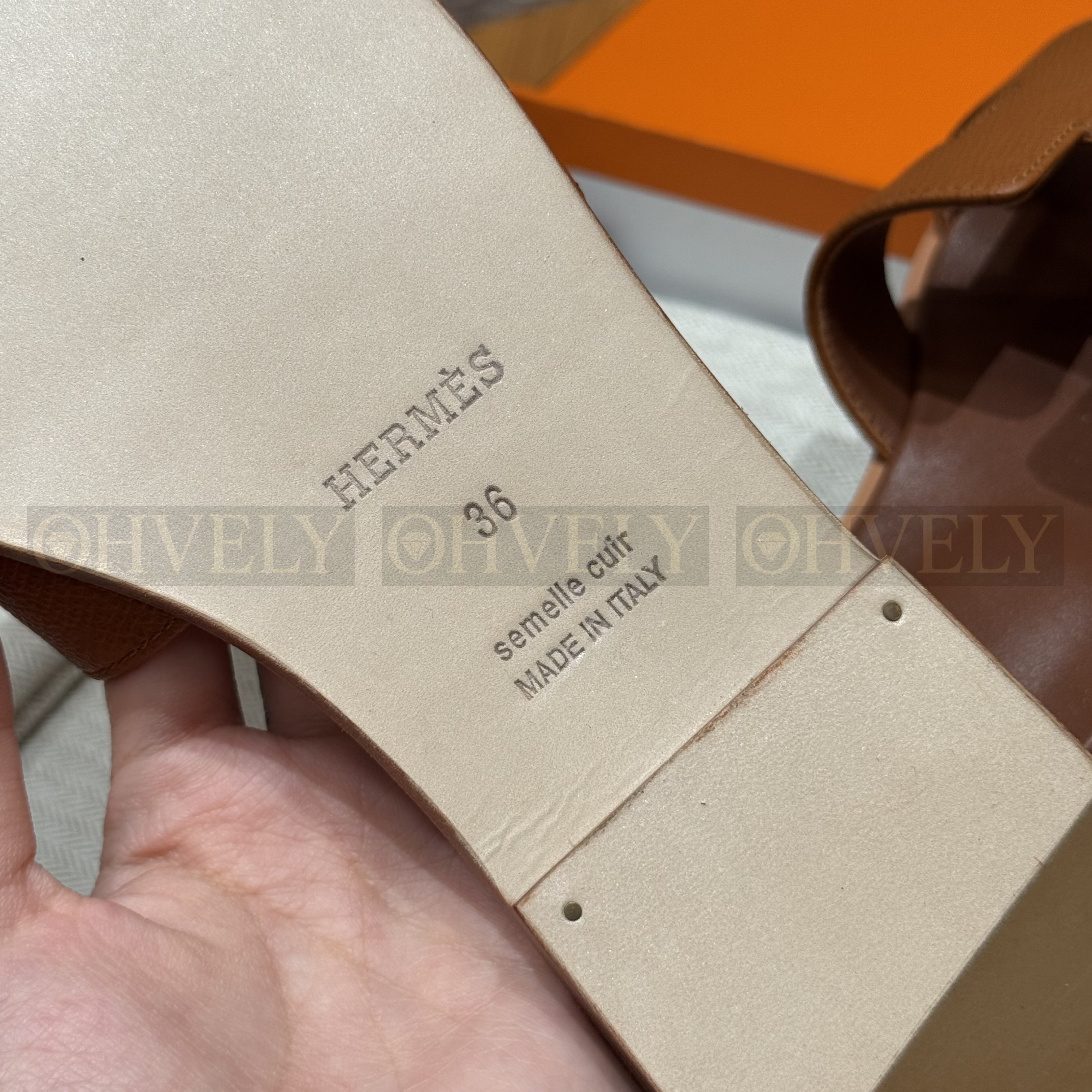 HERMÈS 에르메스 오란 샌들 엡송 카프스킨 (Gold) 상품 썸네일