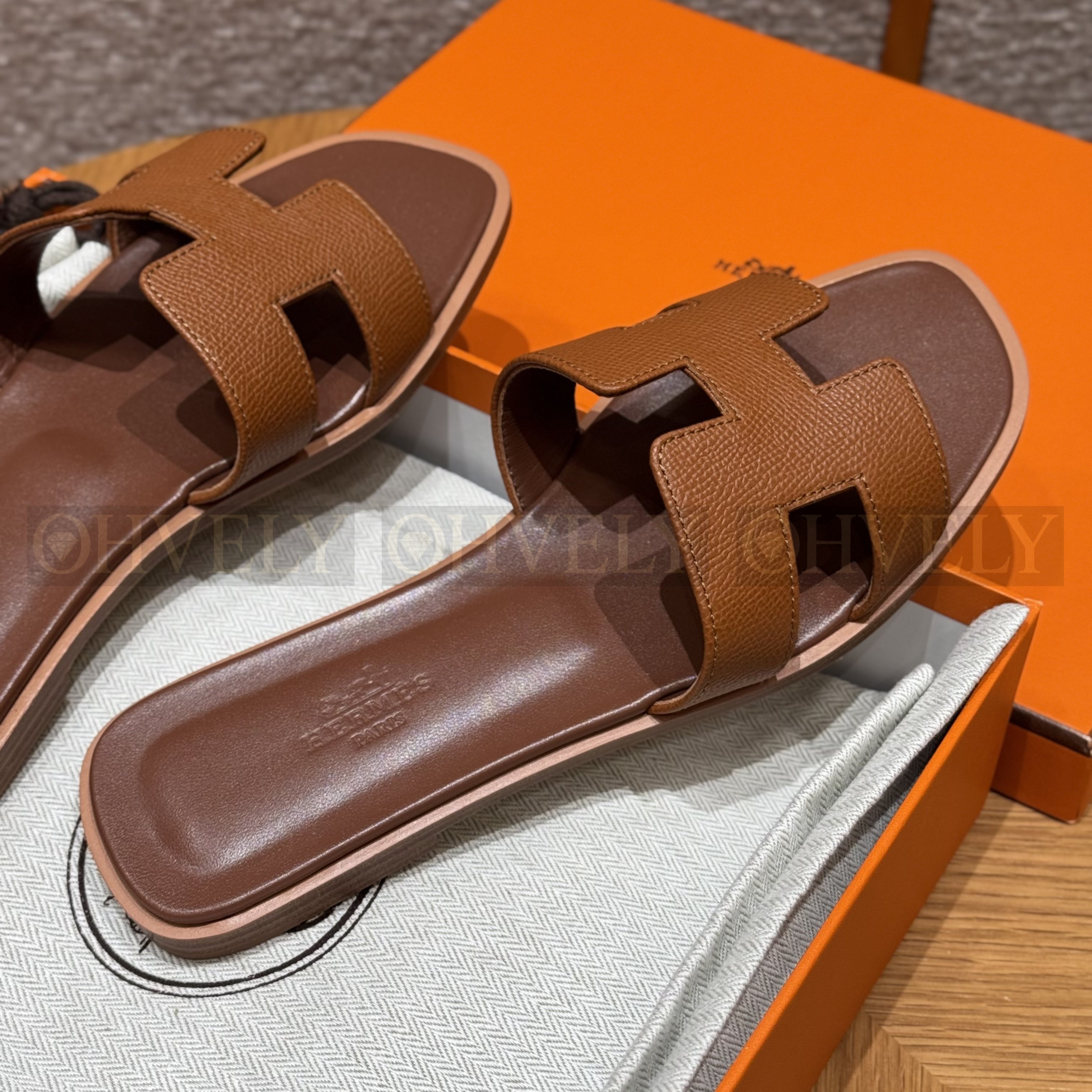 HERMÈS 에르메스 오란 샌들 엡송 카프스킨 (Gold) 상품 썸네일