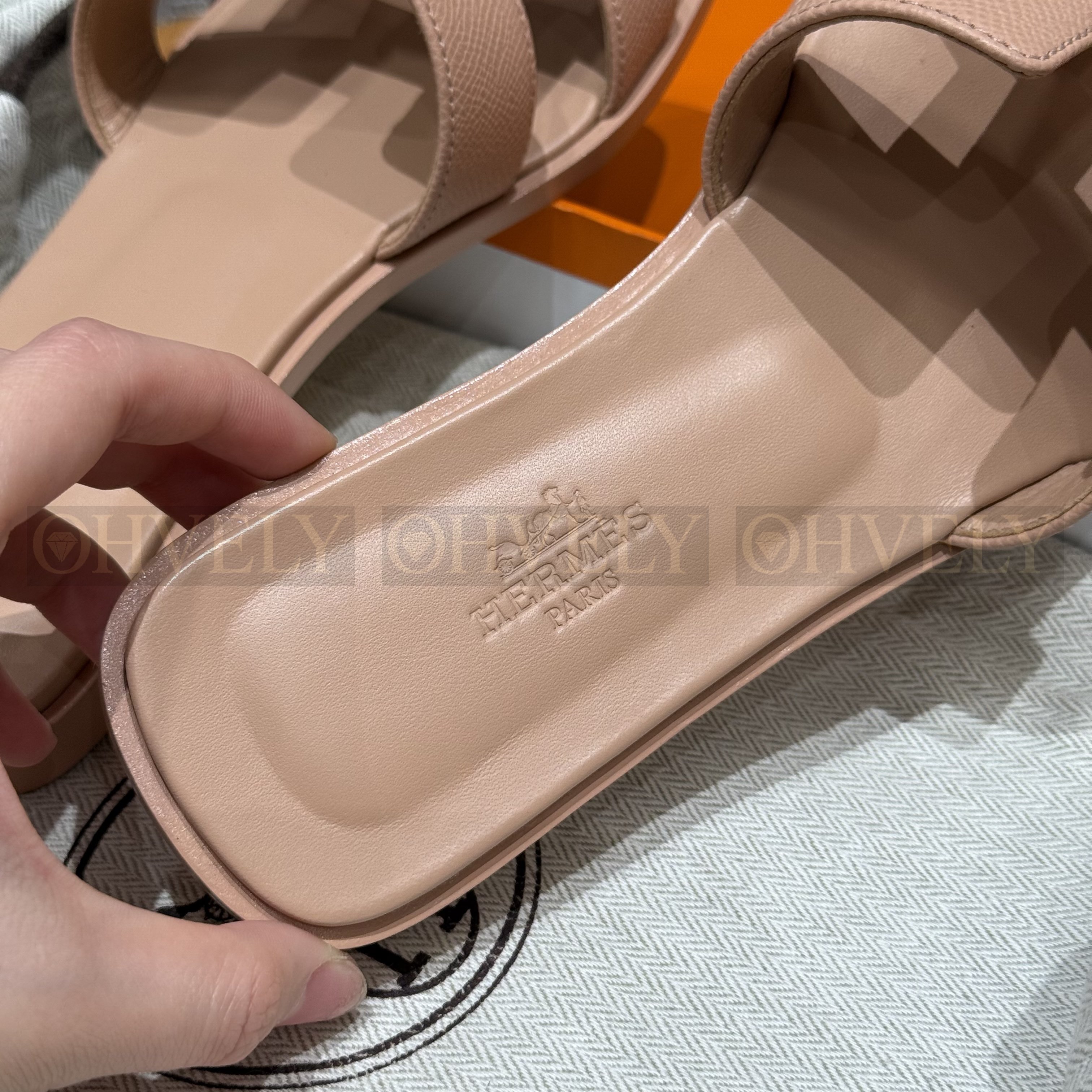 HERMÈS 에르메스 오란 샌들 엡송 카프스킨 (Pelino beige) 상품 썸네일