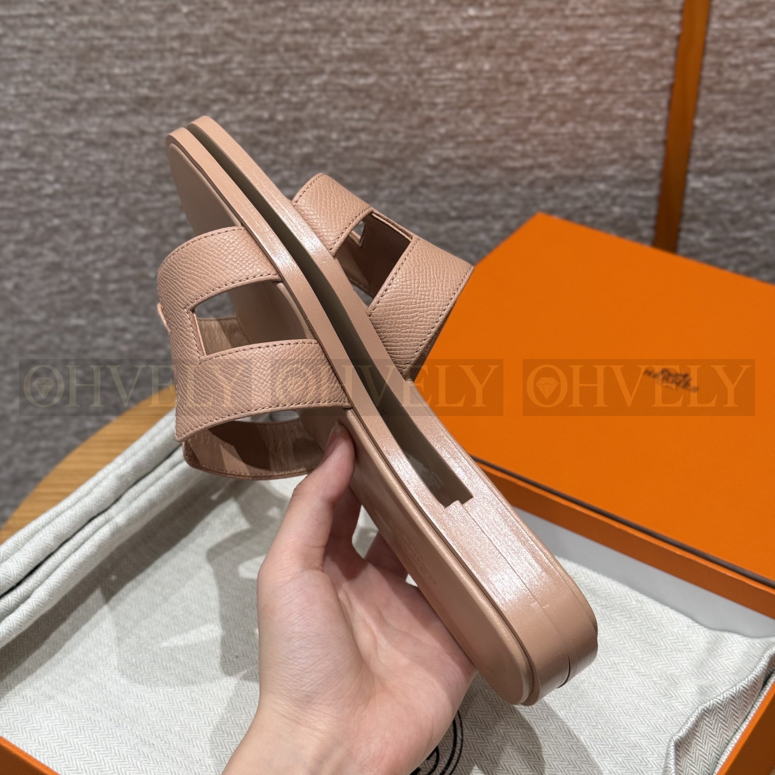 HERMÈS 에르메스 오란 샌들 엡송 카프스킨 (Pelino beige) 상품 썸네일