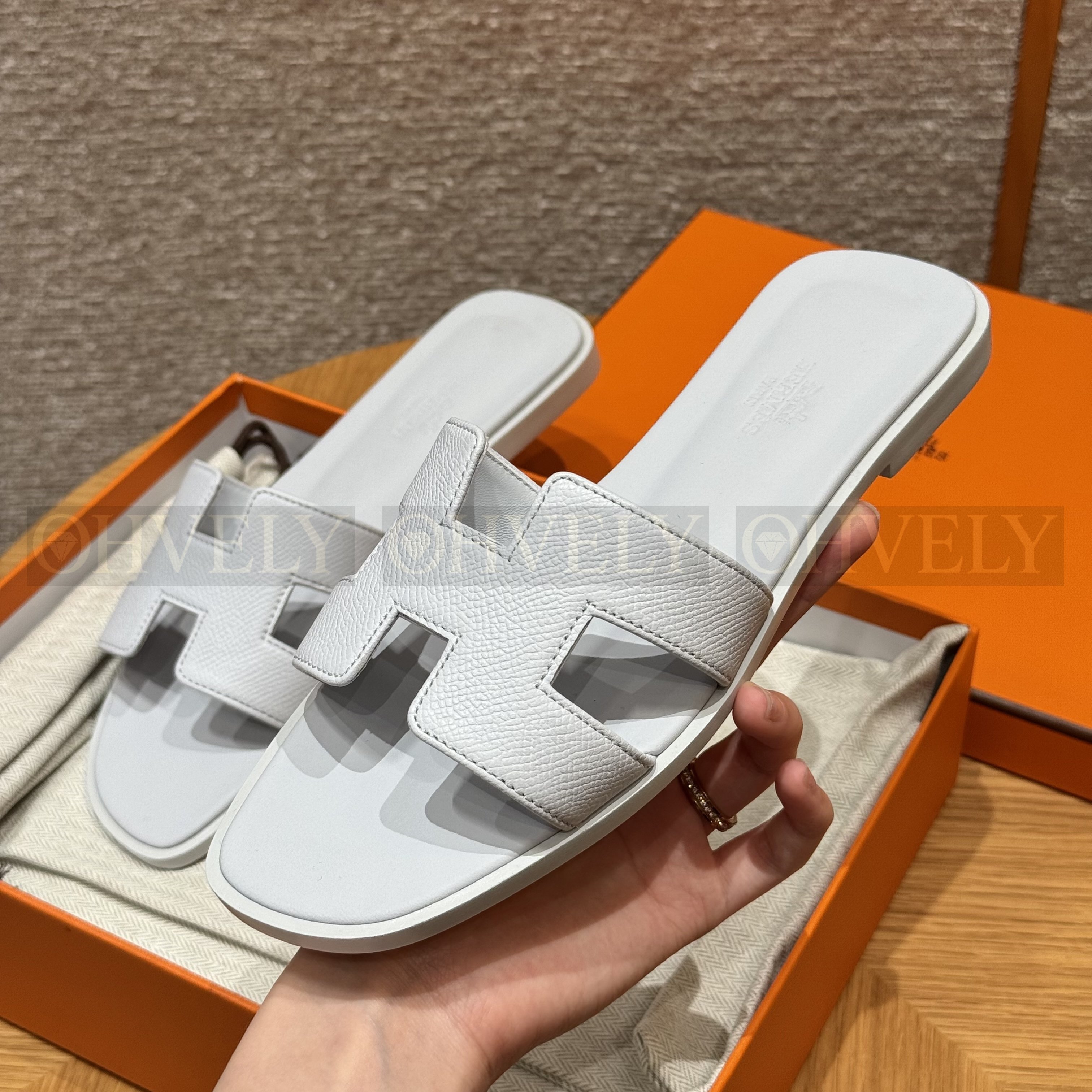HERMÈS 에르메스 오란 샌들 엡송 카프스킨 (Blue Chacier) 상품 썸네일