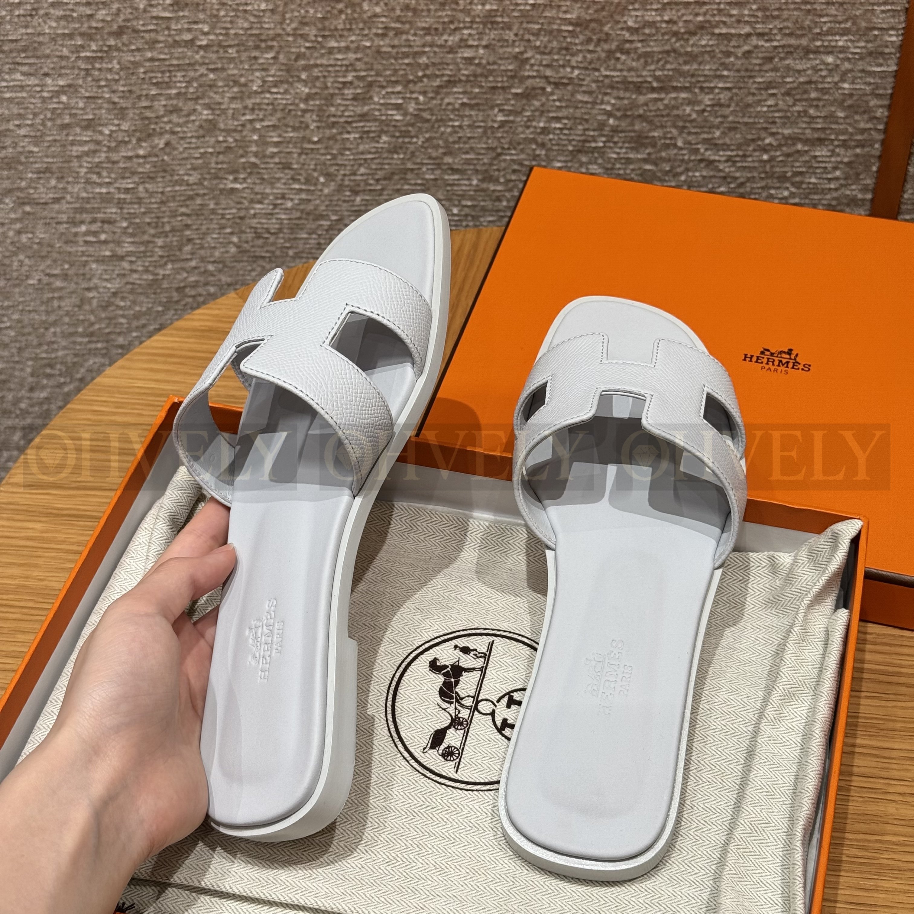 HERMÈS 에르메스 오란 샌들 엡송 카프스킨 (Blue Chacier) 상품 썸네일