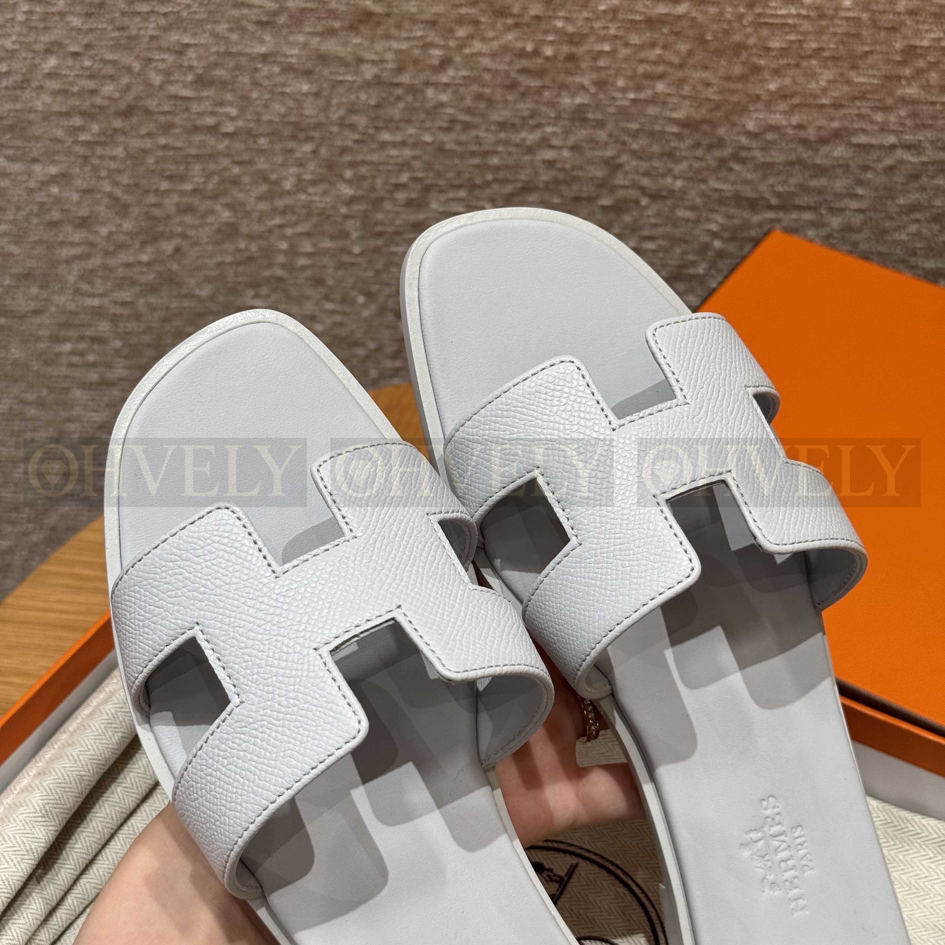 HERMÈS 에르메스 오란 샌들 엡송 카프스킨 (Blue Chacier) 상품 썸네일