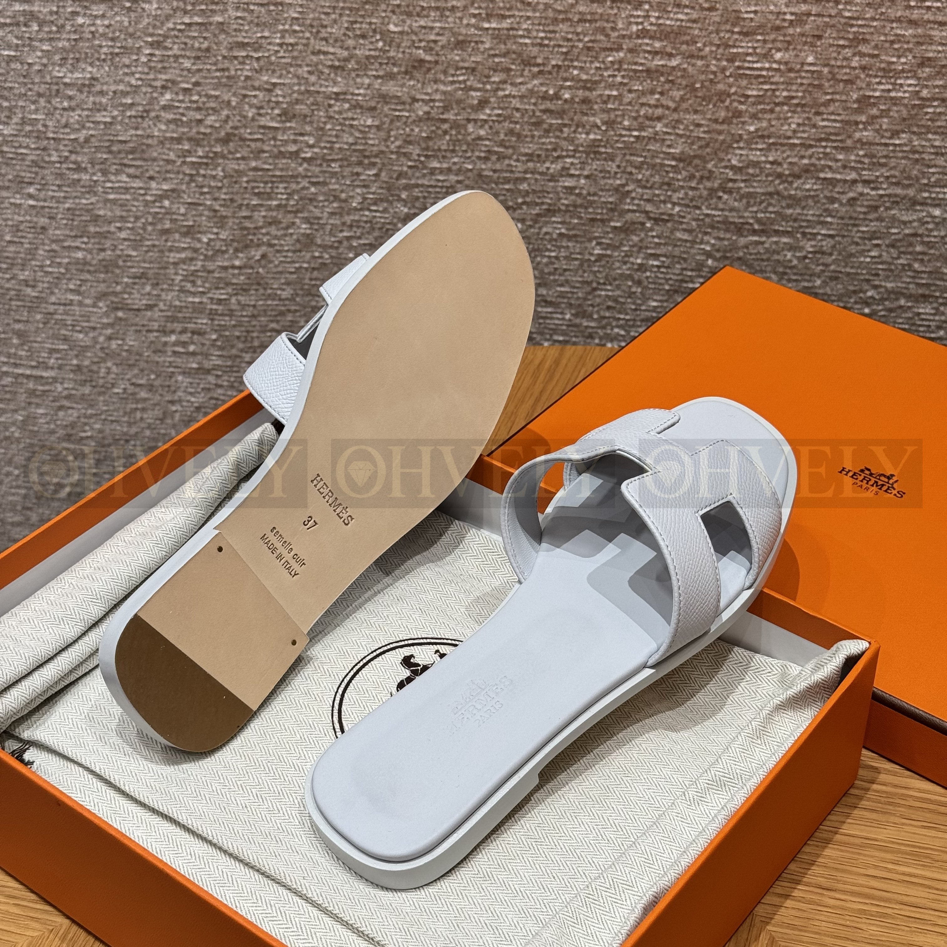 HERMÈS 에르메스 오란 샌들 엡송 카프스킨 (Blue Chacier) 상품 썸네일