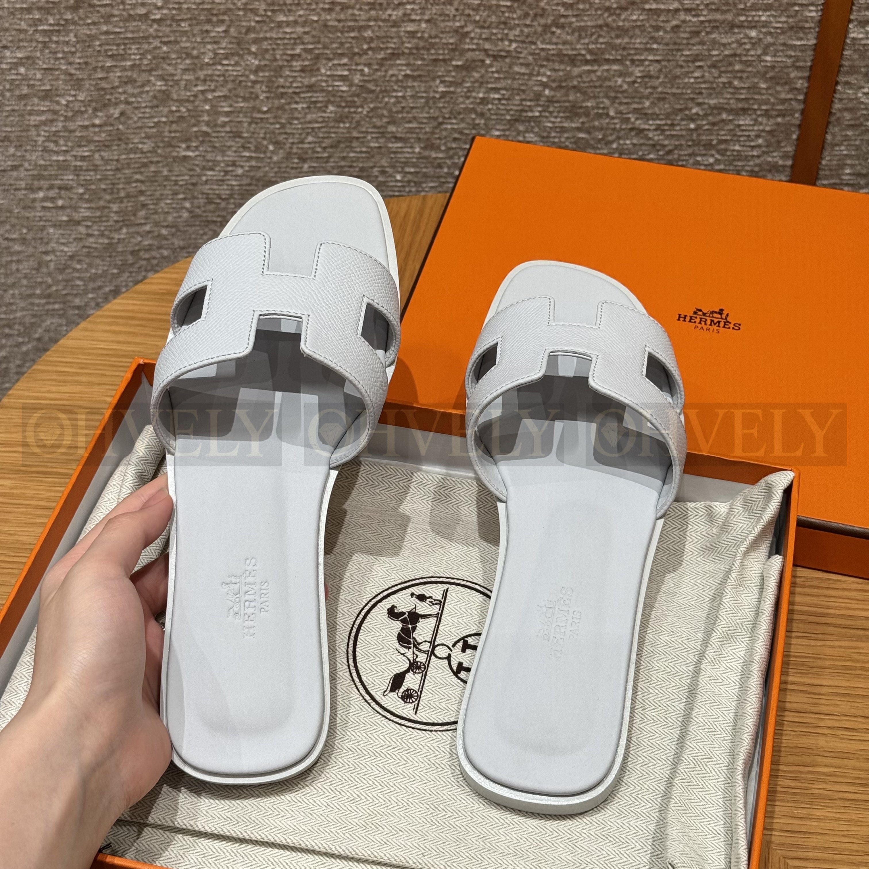HERMÈS 에르메스 오란 샌들 엡송 카프스킨 (Blue Chacier) 상품 썸네일