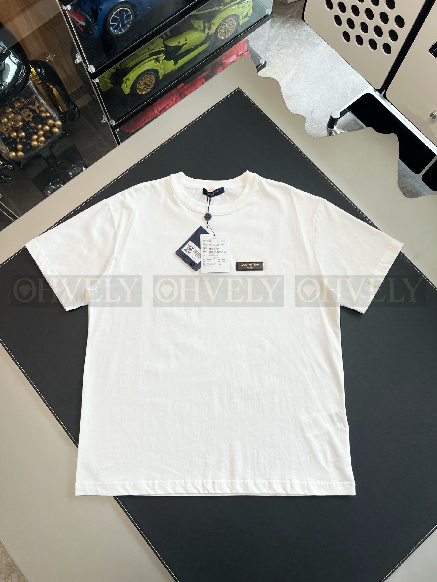 【 ZP버전 】루이비통 Louis Vuitton 레더 패치 로고 반팔 티셔츠 상품 썸네일