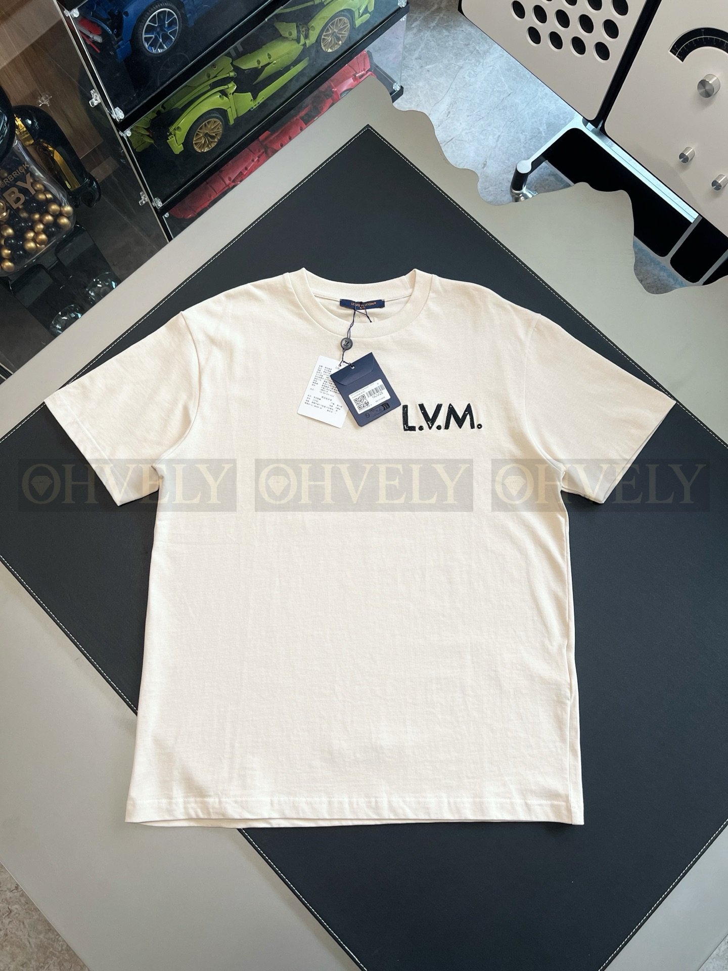 【 ZP버전 】루이비통 Louis Vuitton L.V.M. 로고 자수 티셔츠 상품 썸네일